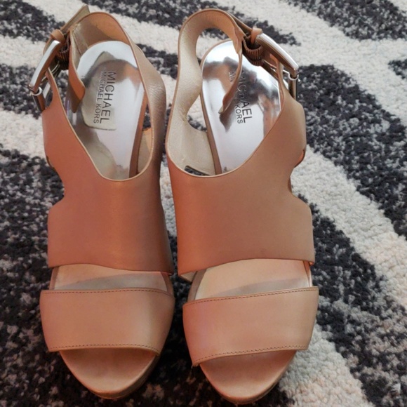 Gorgeous Michael Kors Heels - Picture 5 of 7